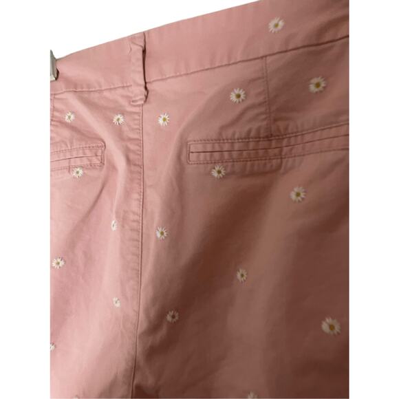 Old Navy Shorts Printed Novelty Chino Cottage Daisy Embroidered Everyday Sz 14 - Picture 5 of 5